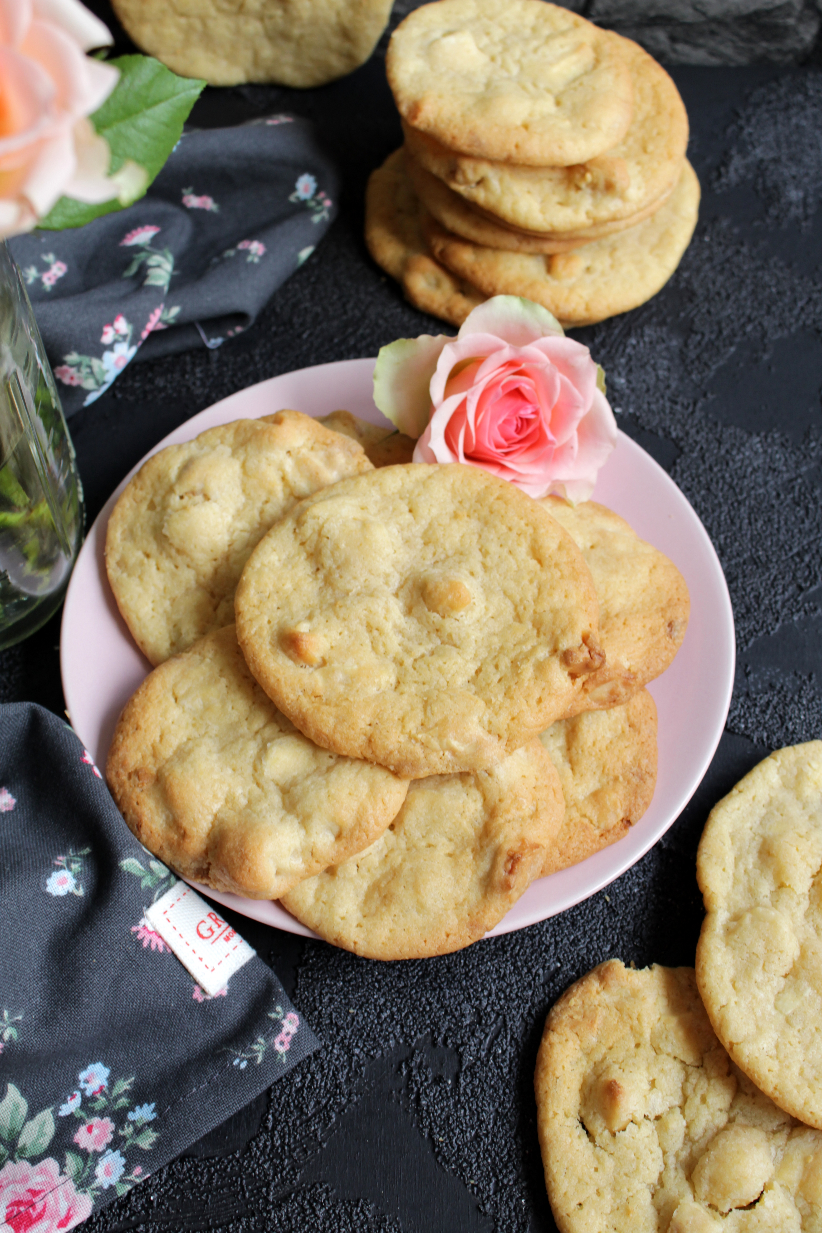 white-chocolate-macadamia-cookies-a-la-subway