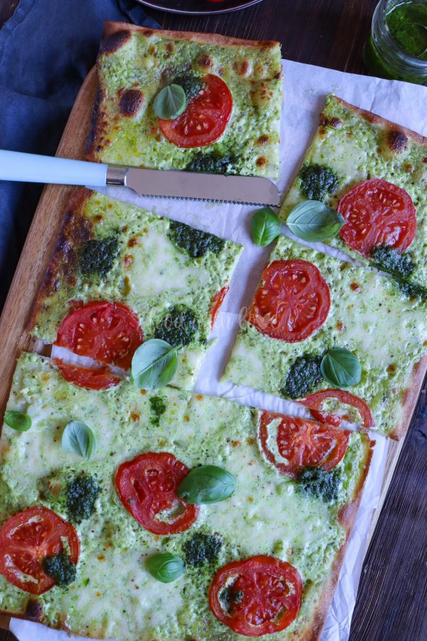 Flammkuchen Tomate-Mozzarella mit Pesto – Food with Love – Thermomix ...